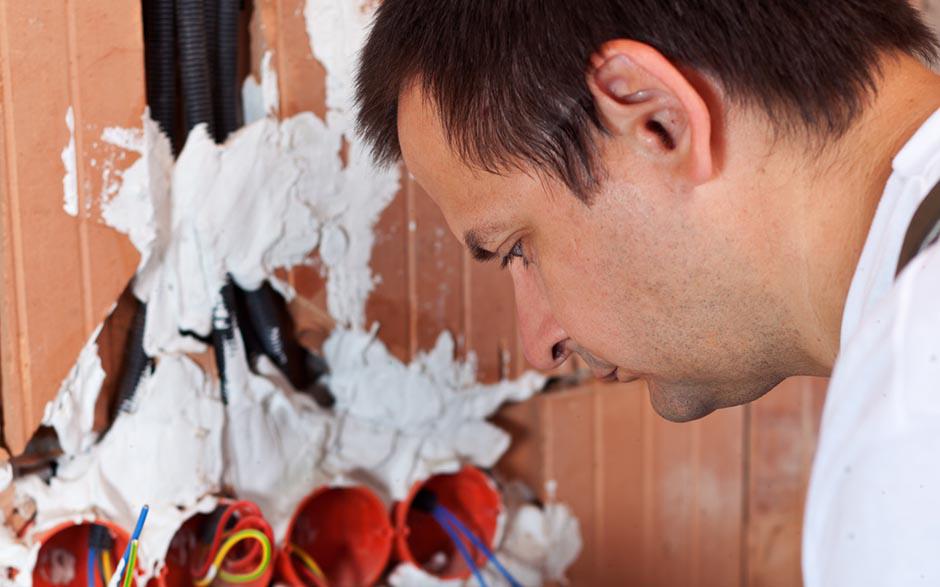 je recherche un électricien Paris 10